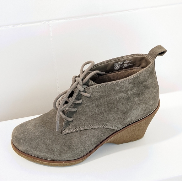 Suede wedges by White mountain - Picture 8 of 16